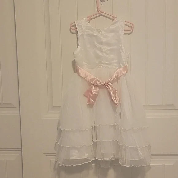 Beautiful white dress - Picture 5 of 8